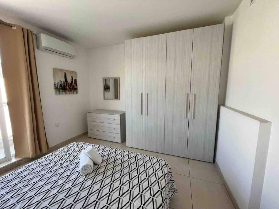 Apartment Lovely 3 Bedroom Saint Julian's
