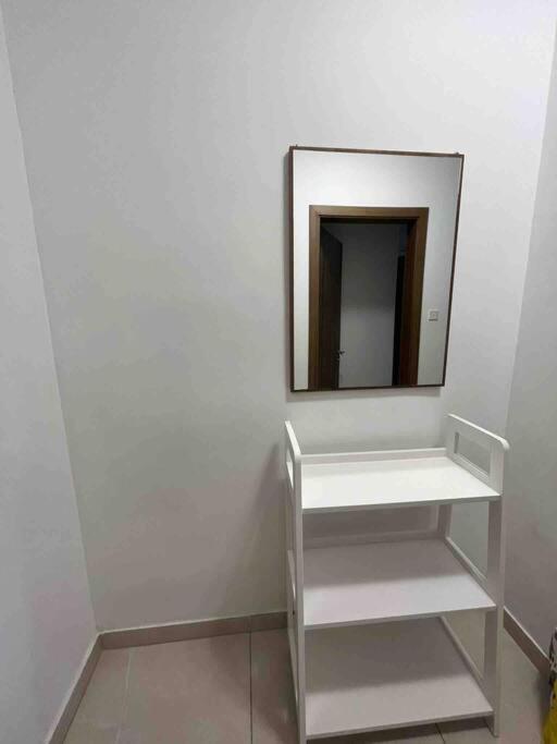 Lovely 3 Bedroom Apartment *