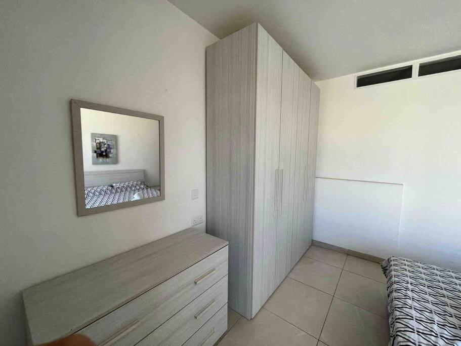 Apartment Lovely 3 Bedroom *