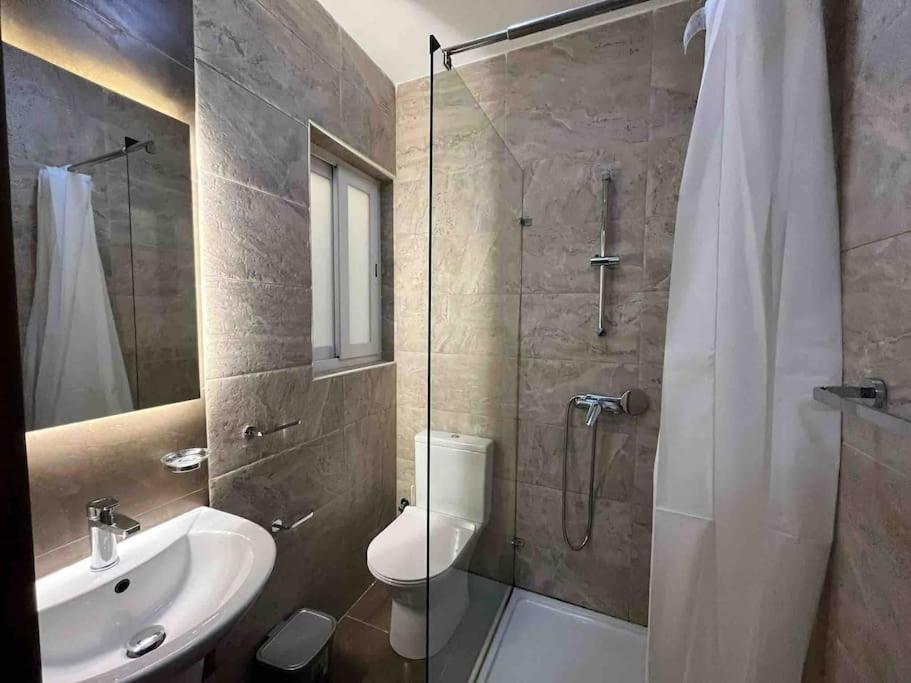 Lovely 3 Bedroom *