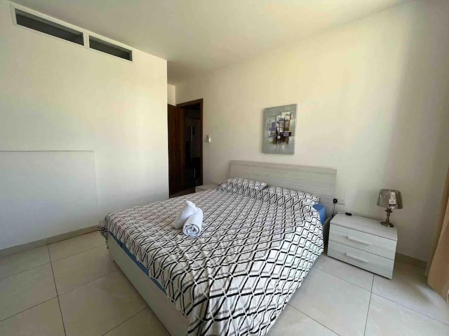 Lovely 3 Bedroom Apartment *