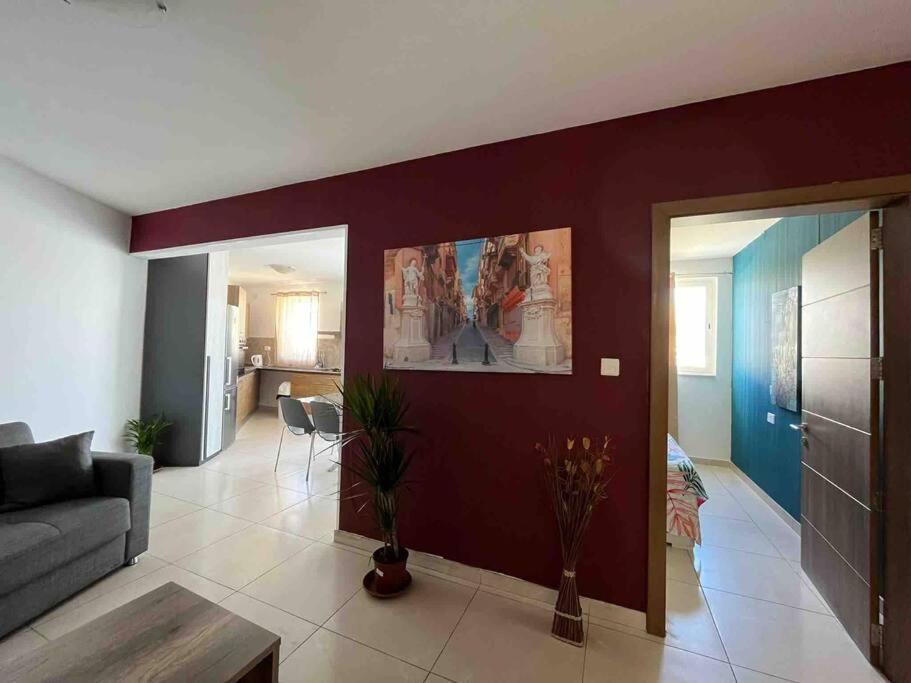 Lovely 3 Bedroom *