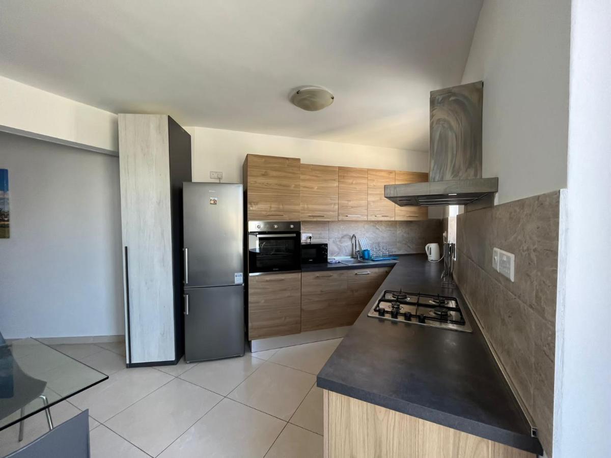 Apartment Lovely 3 Bedroom *